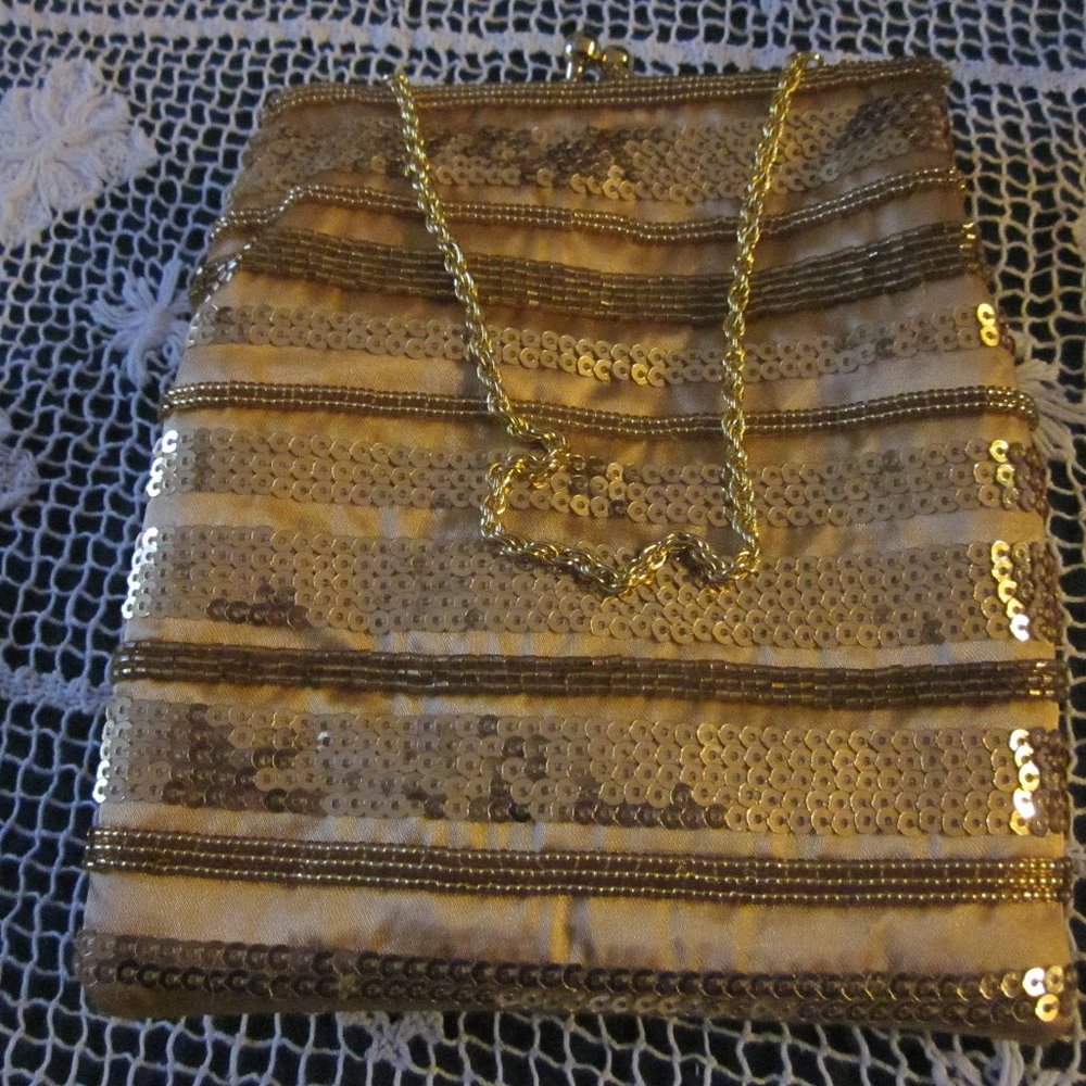 LaREGALE GOLD SEQUIN /SATIN EVENING BAG